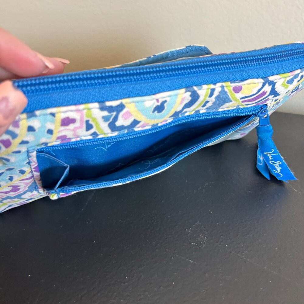 Vera Bradley Capri Blue Retired Travel Organizer Passport Wallet Case Zip Around - Picture 4 of 8